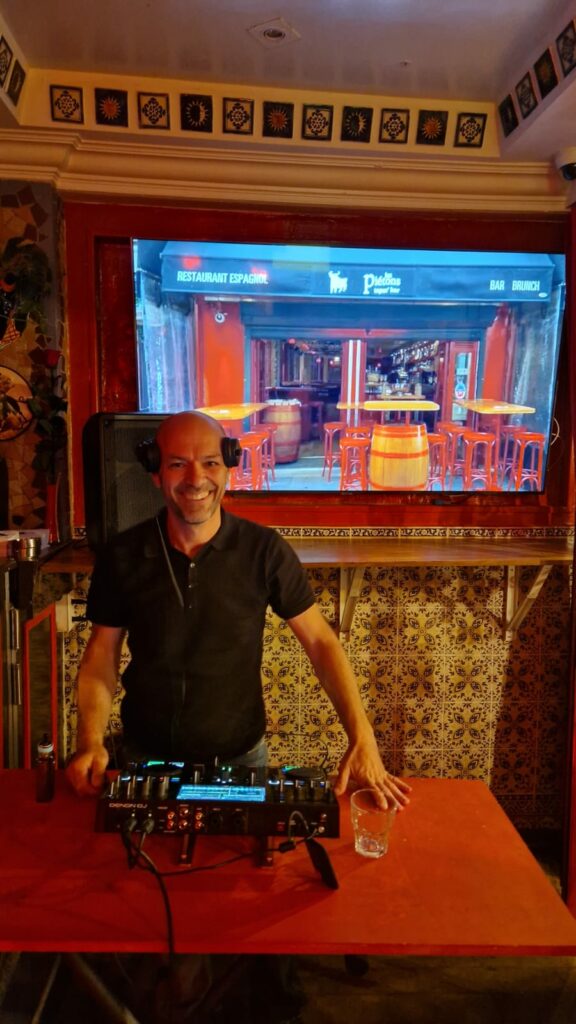 DJ Santana lance sa jukebox interactive aux Piétons !
